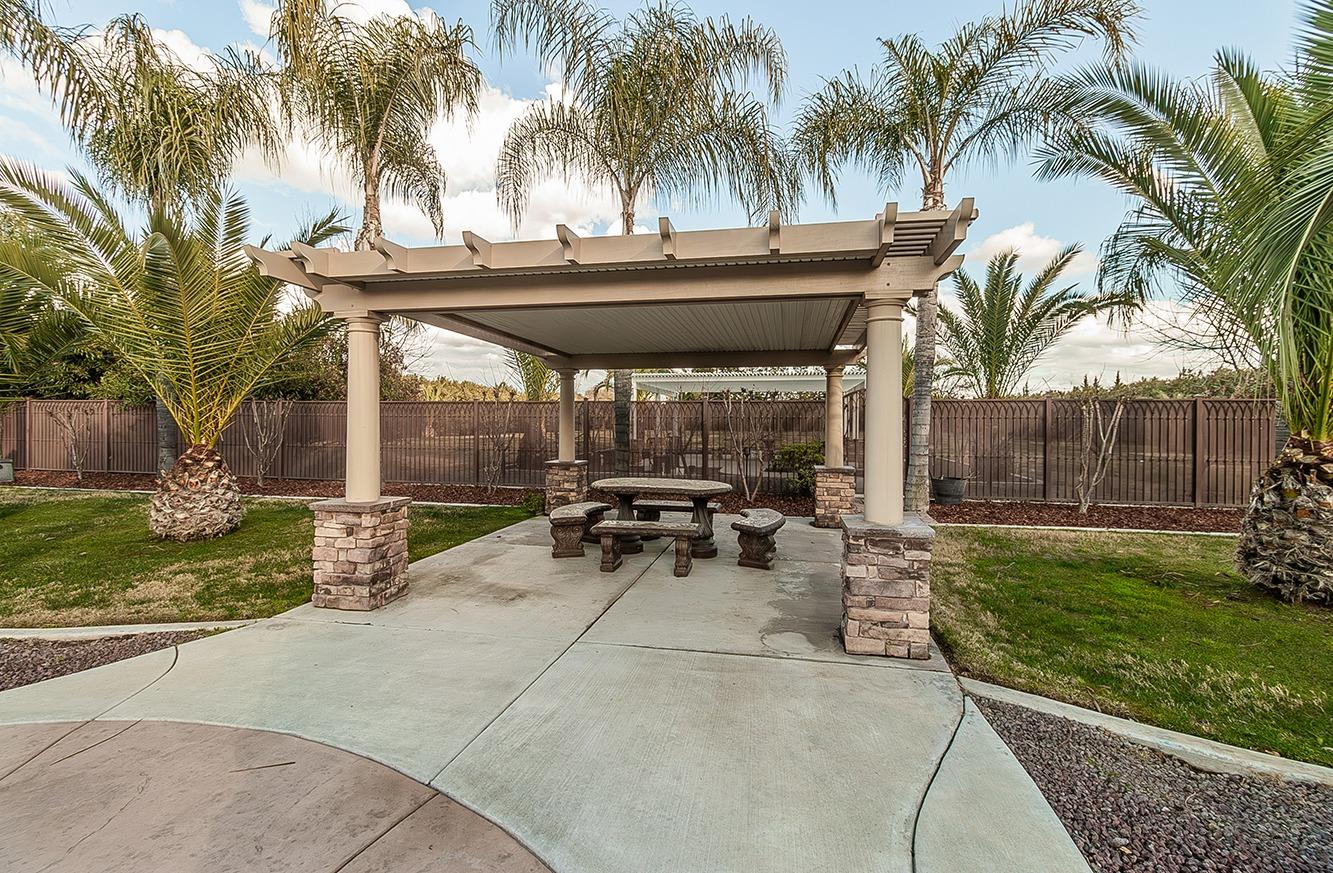 7010 S Frankwood Ave, Reedley, CA 93654