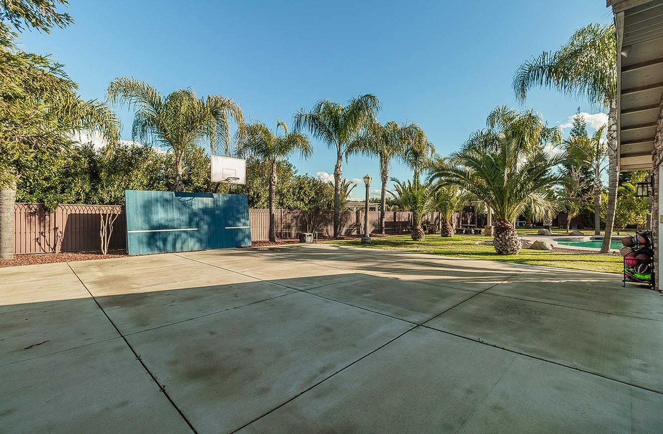 7010 S Frankwood Ave, Reedley, CA 93654