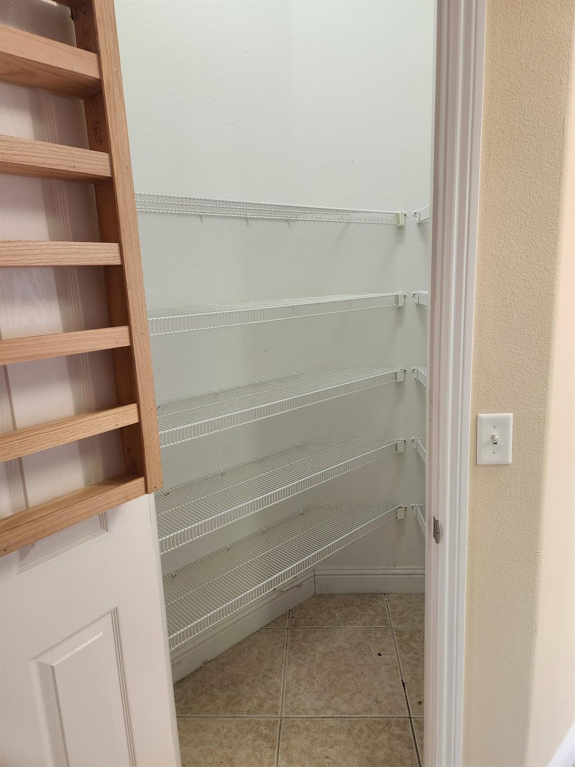 2684 Armstrong Ave, Clovis, CA 93611