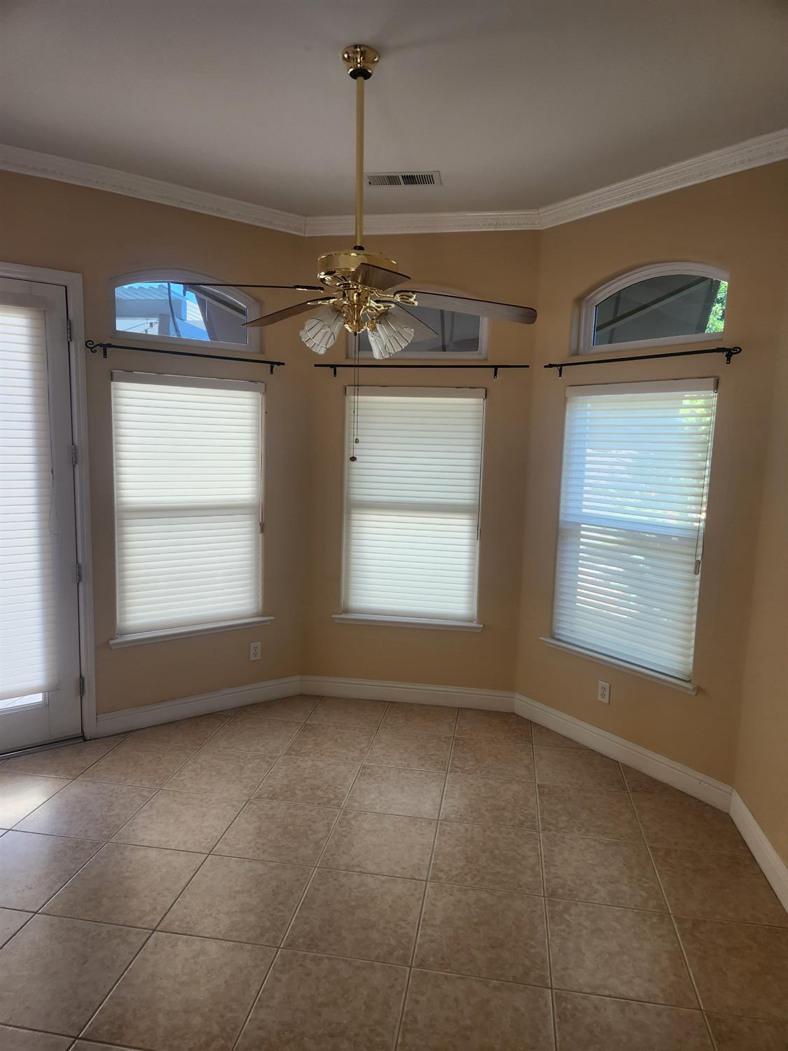 2684 Armstrong Ave, Clovis, CA 93611