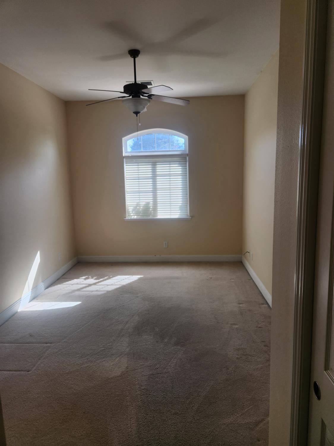 2684 Armstrong Ave, Clovis, CA 93611