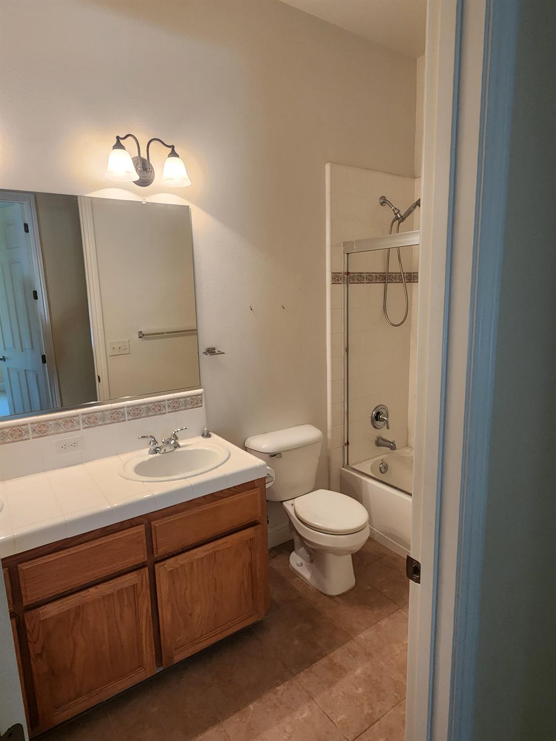 2684 Armstrong Ave, Clovis, CA 93611