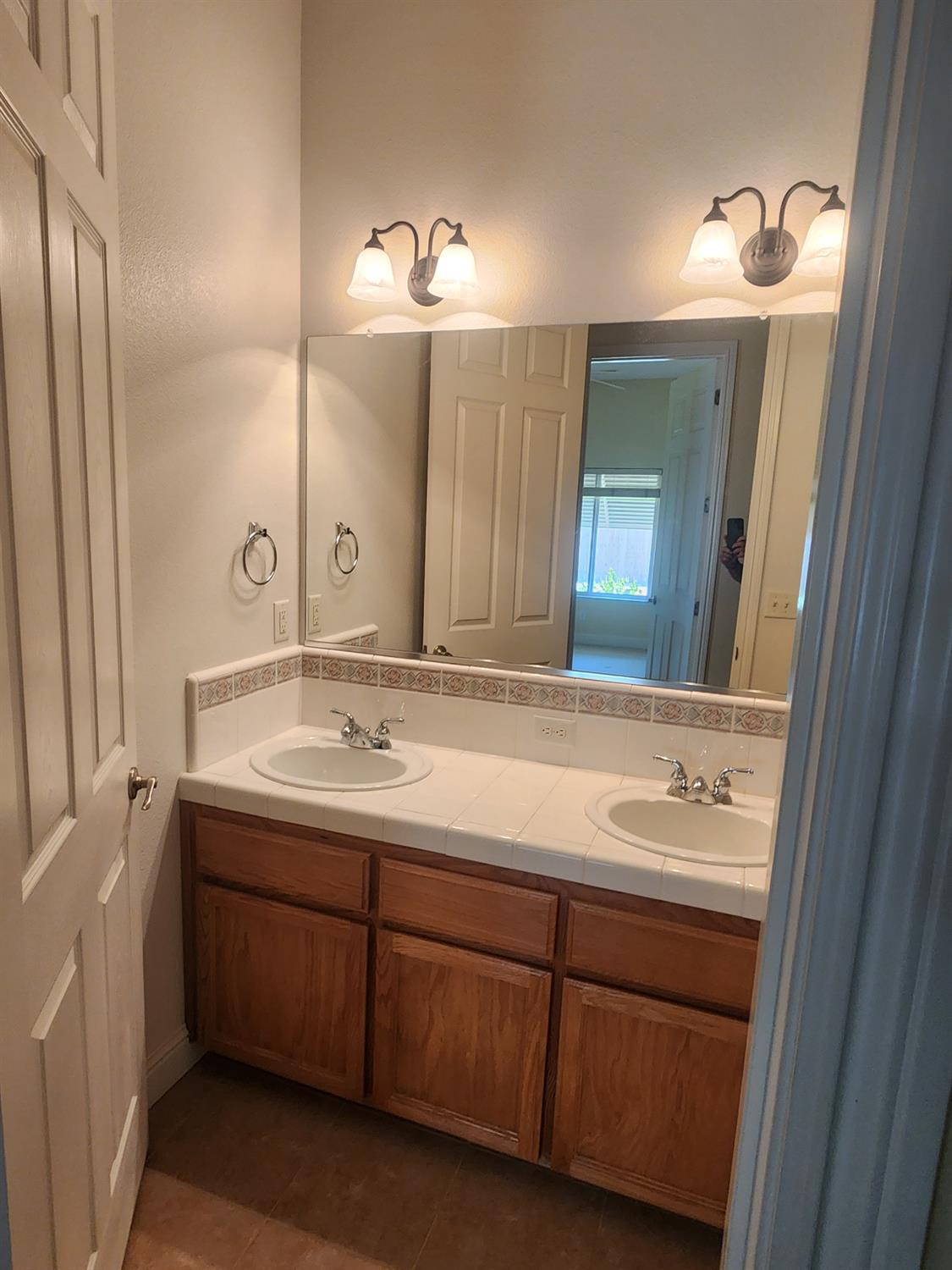 2684 Armstrong Ave, Clovis, CA 93611