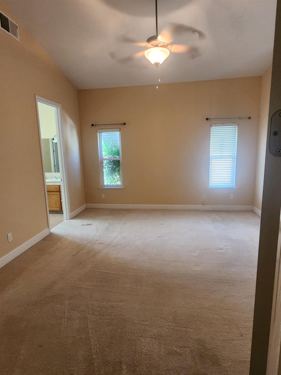 2684 Armstrong Ave, Clovis, CA 93611