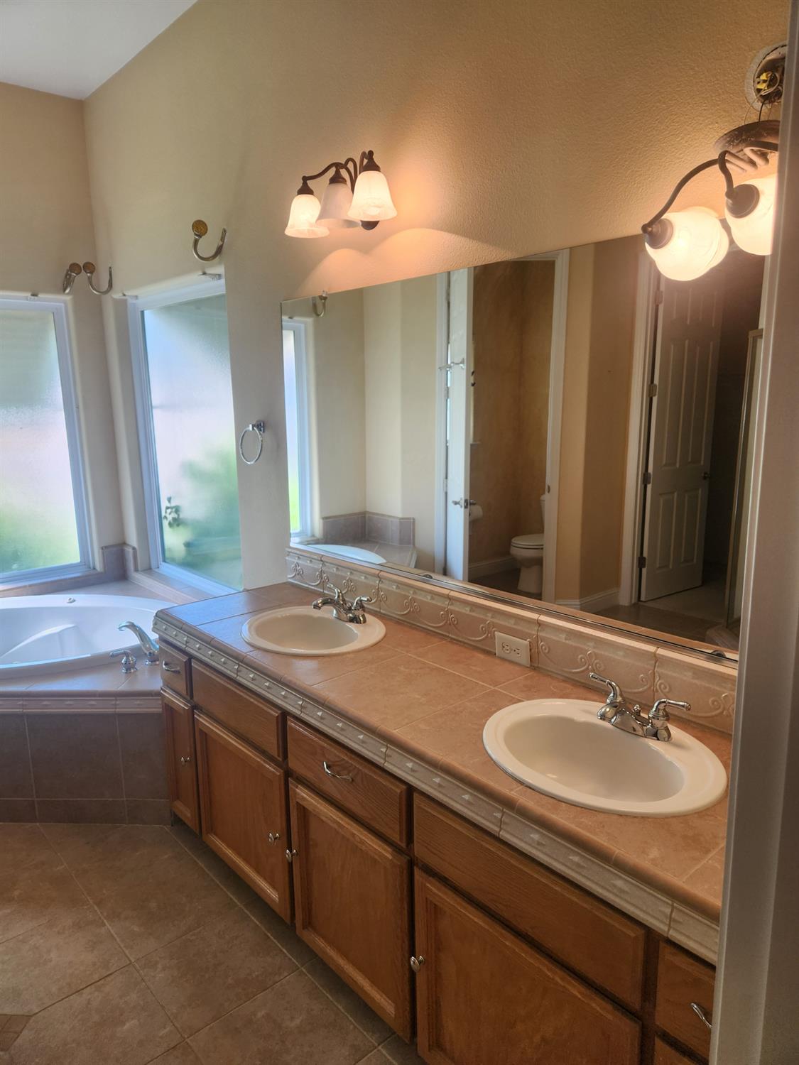 2684 Armstrong Ave, Clovis, CA 93611