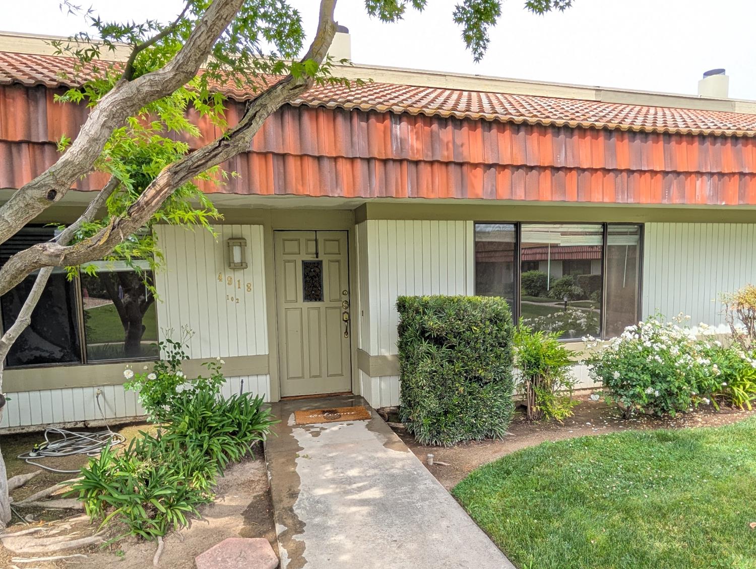 4918 N Sequoia Dr #102, Fresno, CA 93704