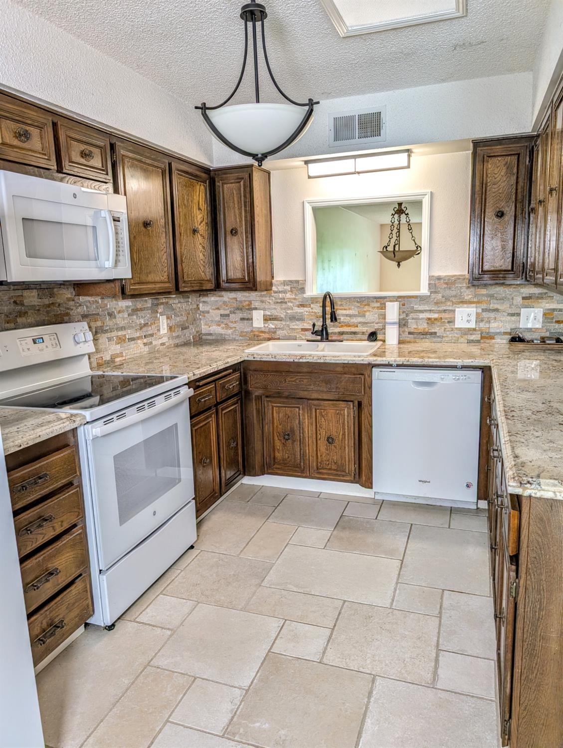 4918 N Sequoia Dr #102, Fresno, CA 93704