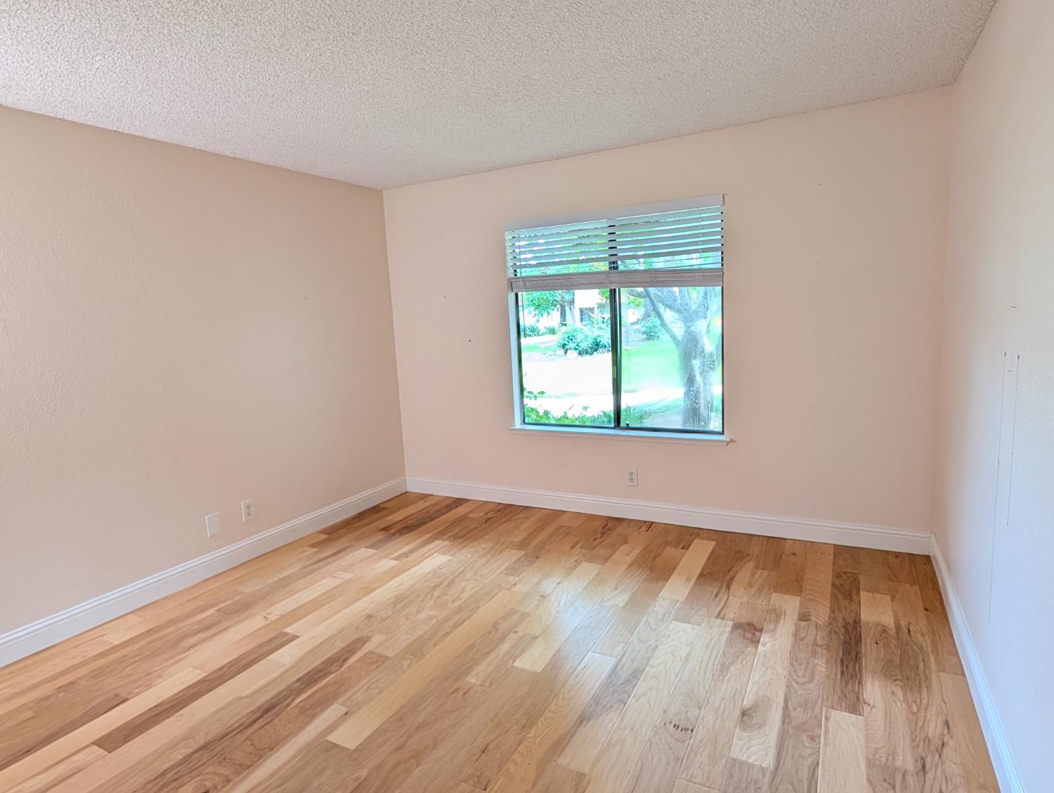 4918 N Sequoia Dr #102, Fresno, CA 93704