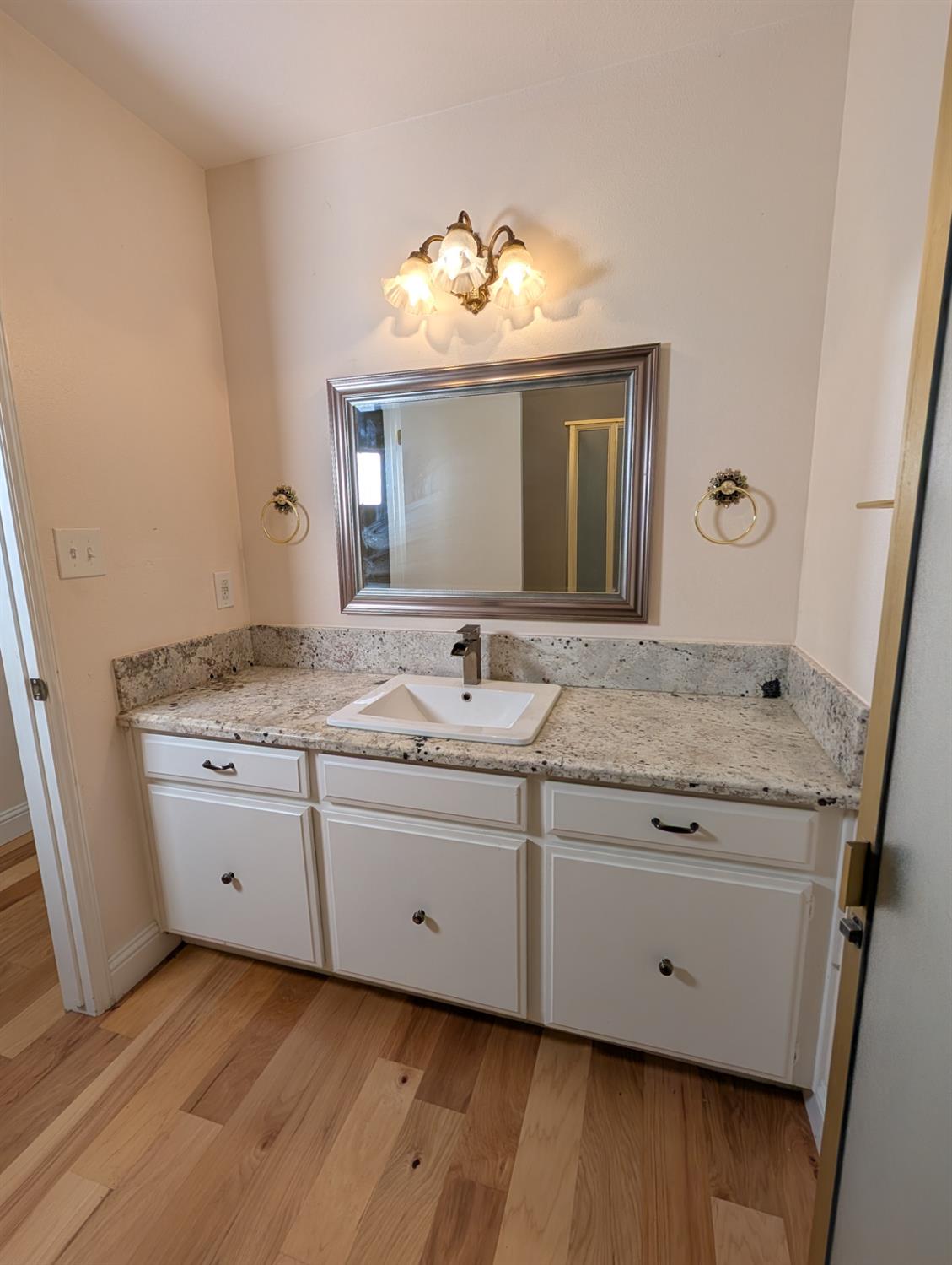 4918 N Sequoia Dr #102, Fresno, CA 93704