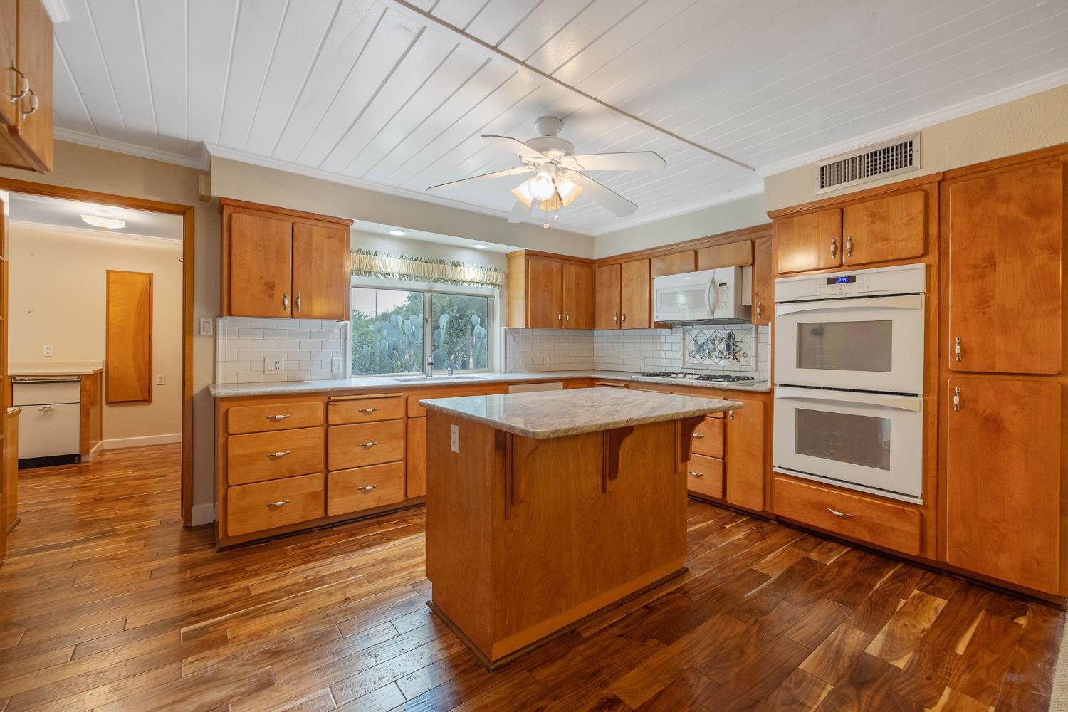 1714 N Blythe Ave, Fresno, CA 93722