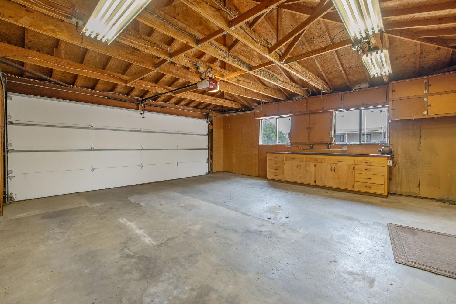 1714 N Blythe Ave, Fresno, CA 93722