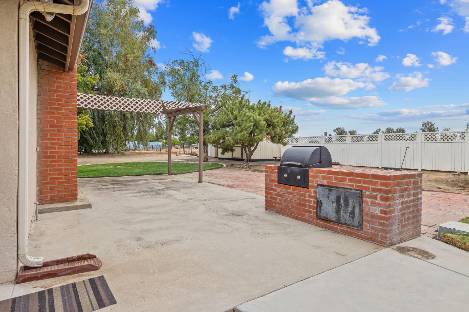 1714 N Blythe Ave, Fresno, CA 93722