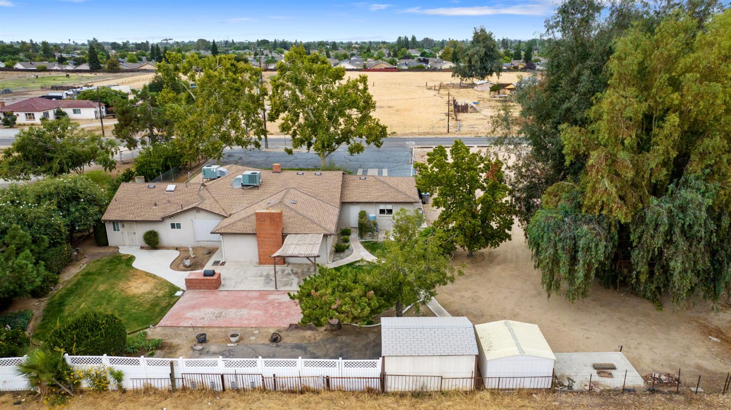 1714 N Blythe Ave, Fresno, CA 93722