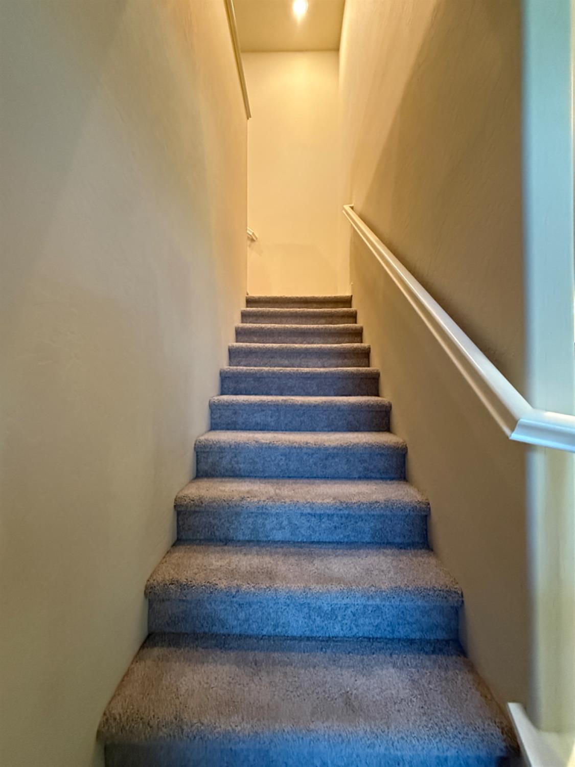 2003 W Hopkins Way, Hanford, CA 93230