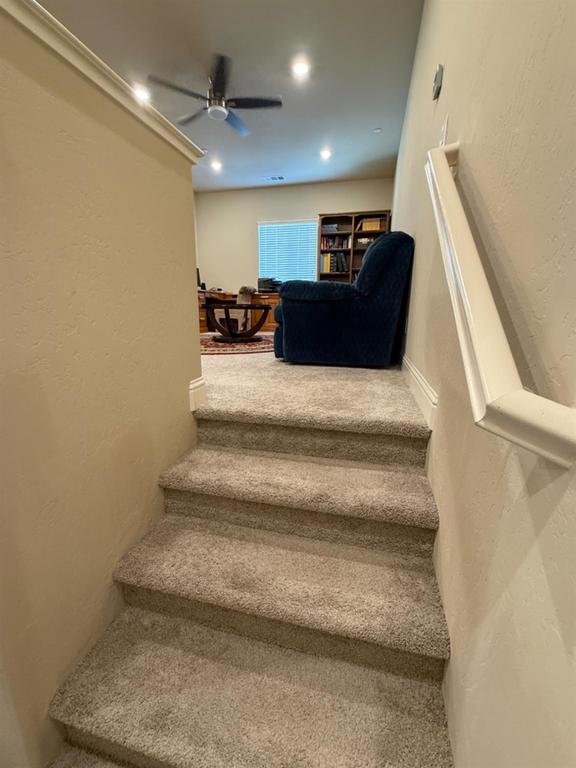 2003 W Hopkins Way, Hanford, CA 93230