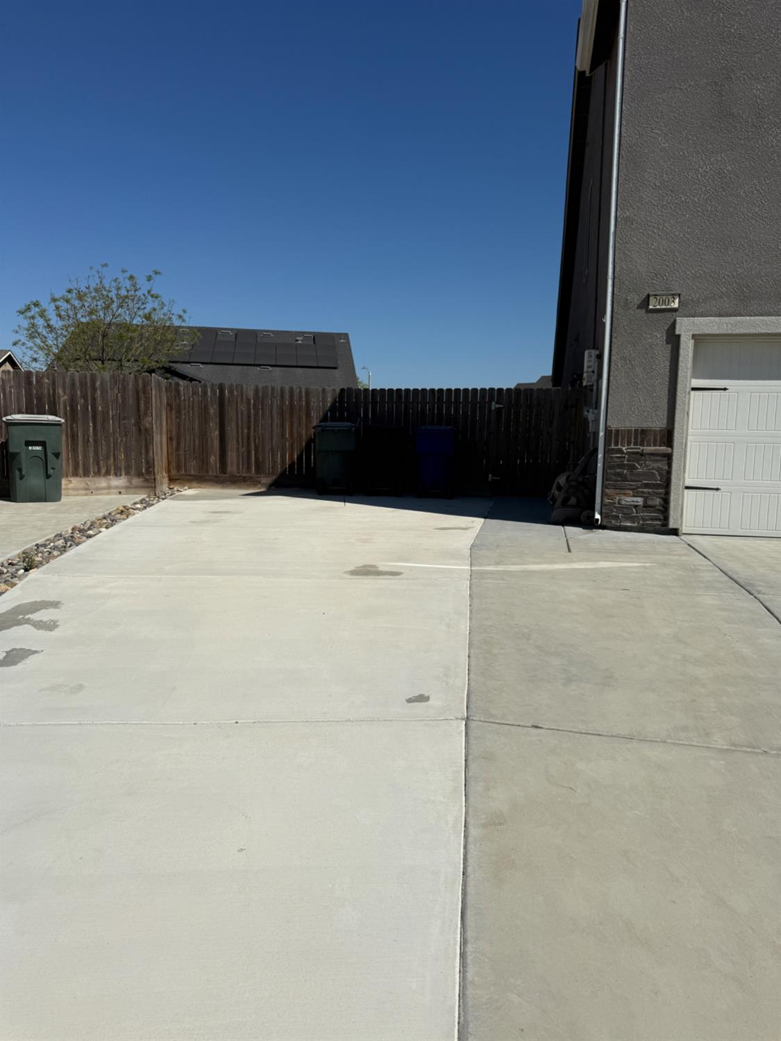 2003 W Hopkins Way, Hanford, CA 93230