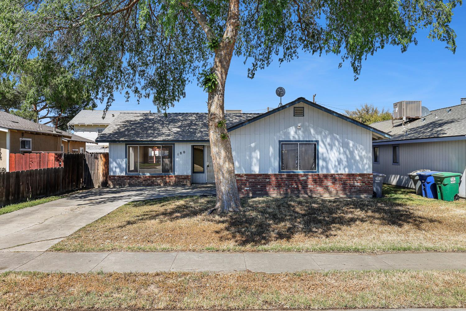 180 Monroe St, Coalinga, CA 93210