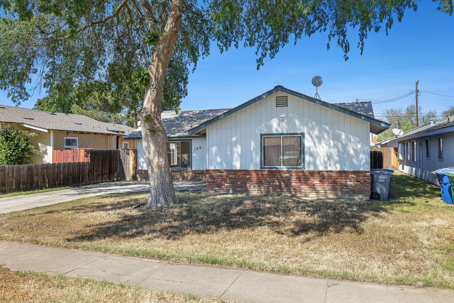 180 Monroe St, Coalinga, CA 93210