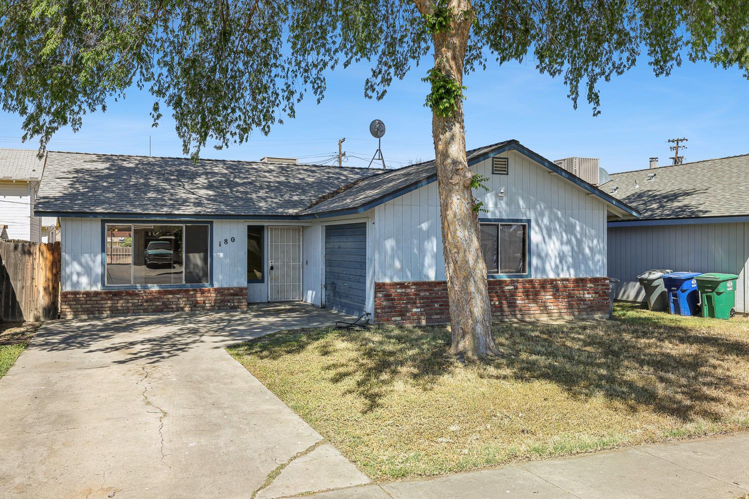 180 Monroe St, Coalinga, CA 93210