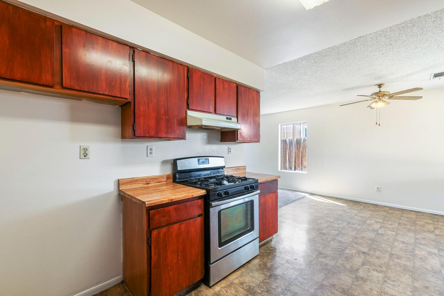 180 Monroe St, Coalinga, CA 93210