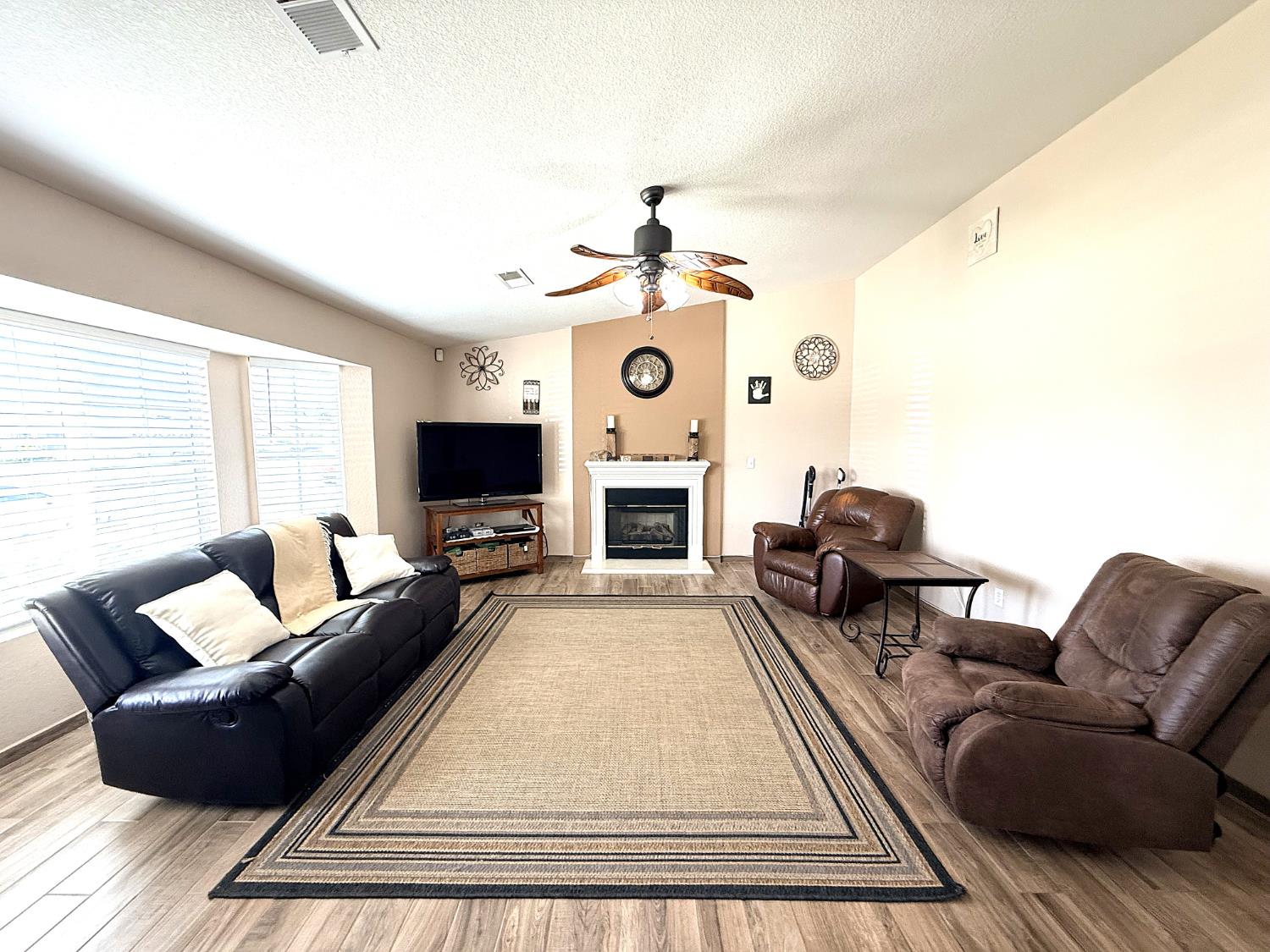 1305 Carmen Ave, Madera, CA 93638