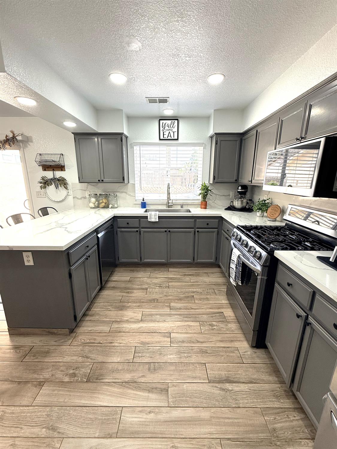 1305 Carmen Ave, Madera, CA 93638
