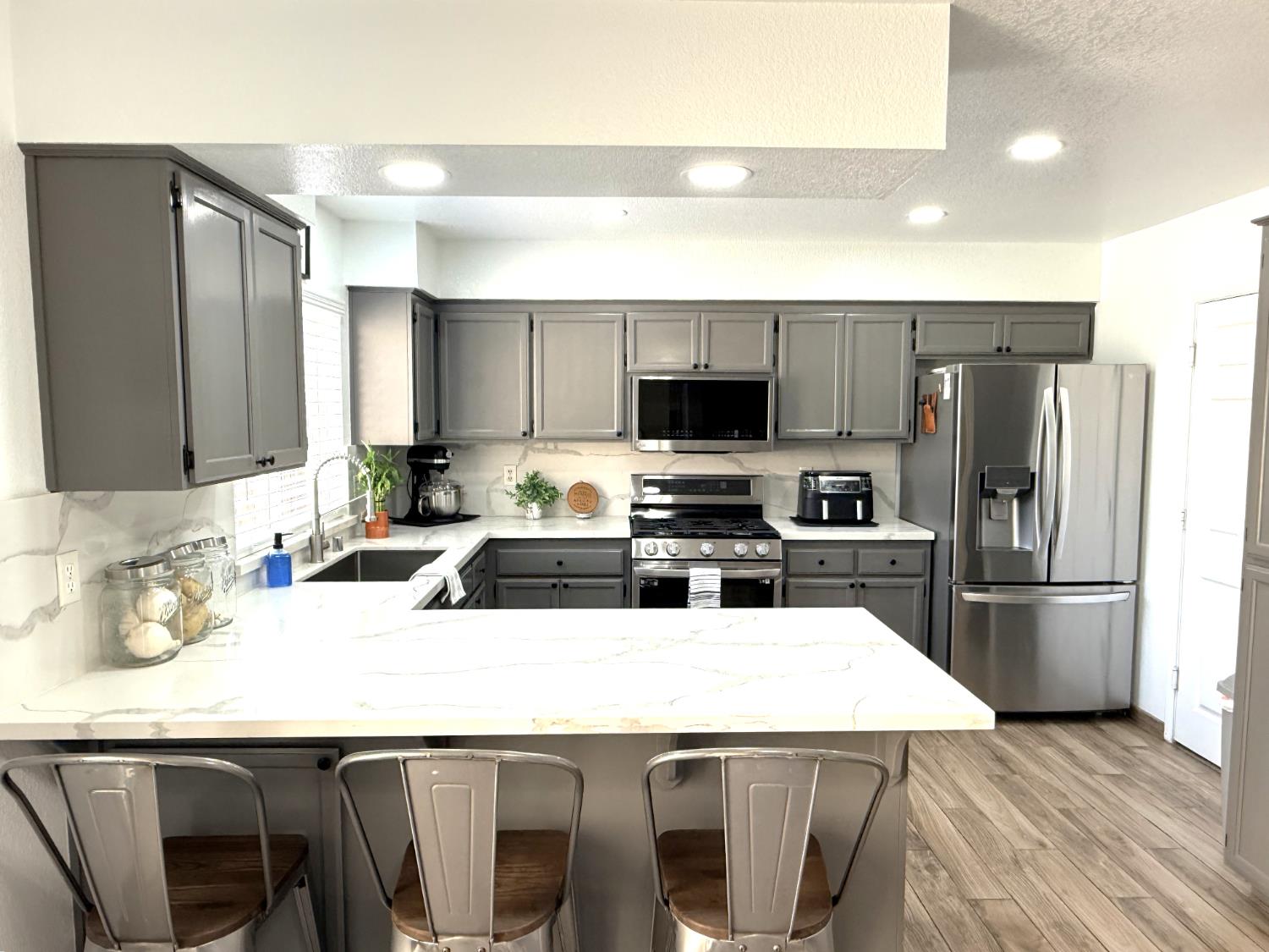 1305 Carmen Ave, Madera, CA 93638