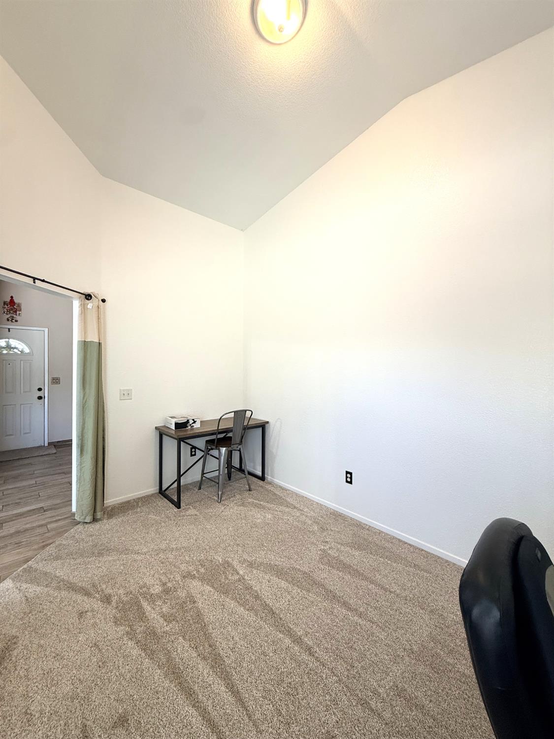 1305 Carmen Ave, Madera, CA 93638