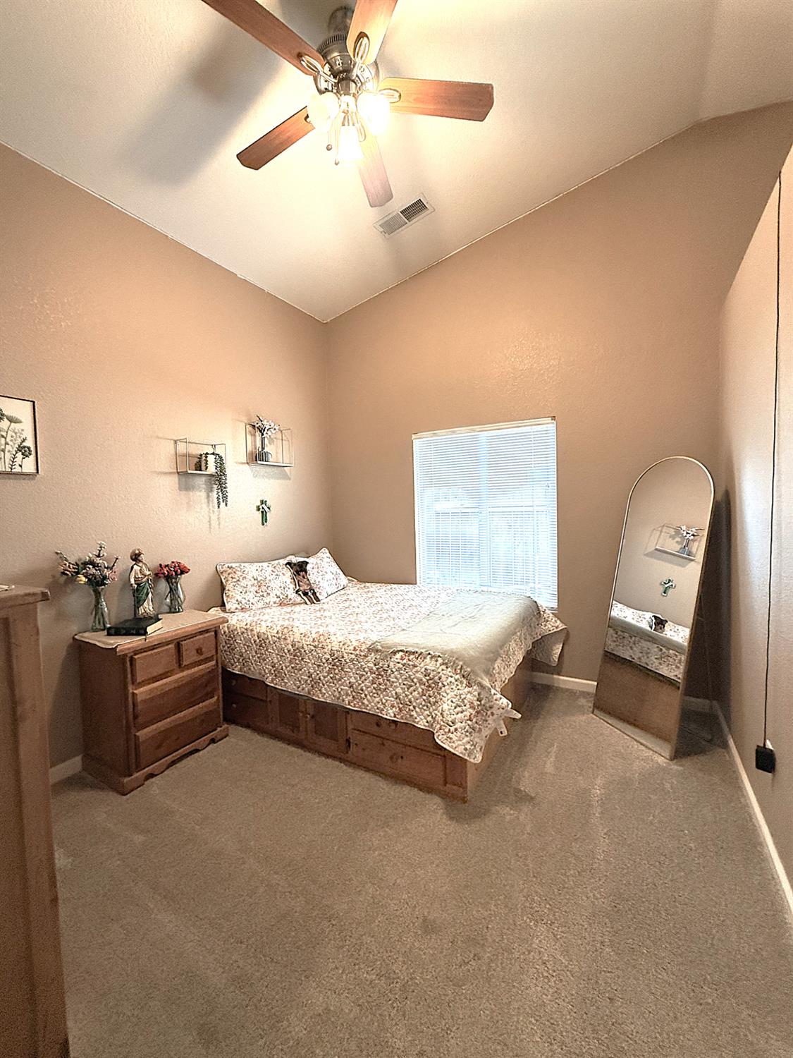 1305 Carmen Ave, Madera, CA 93638