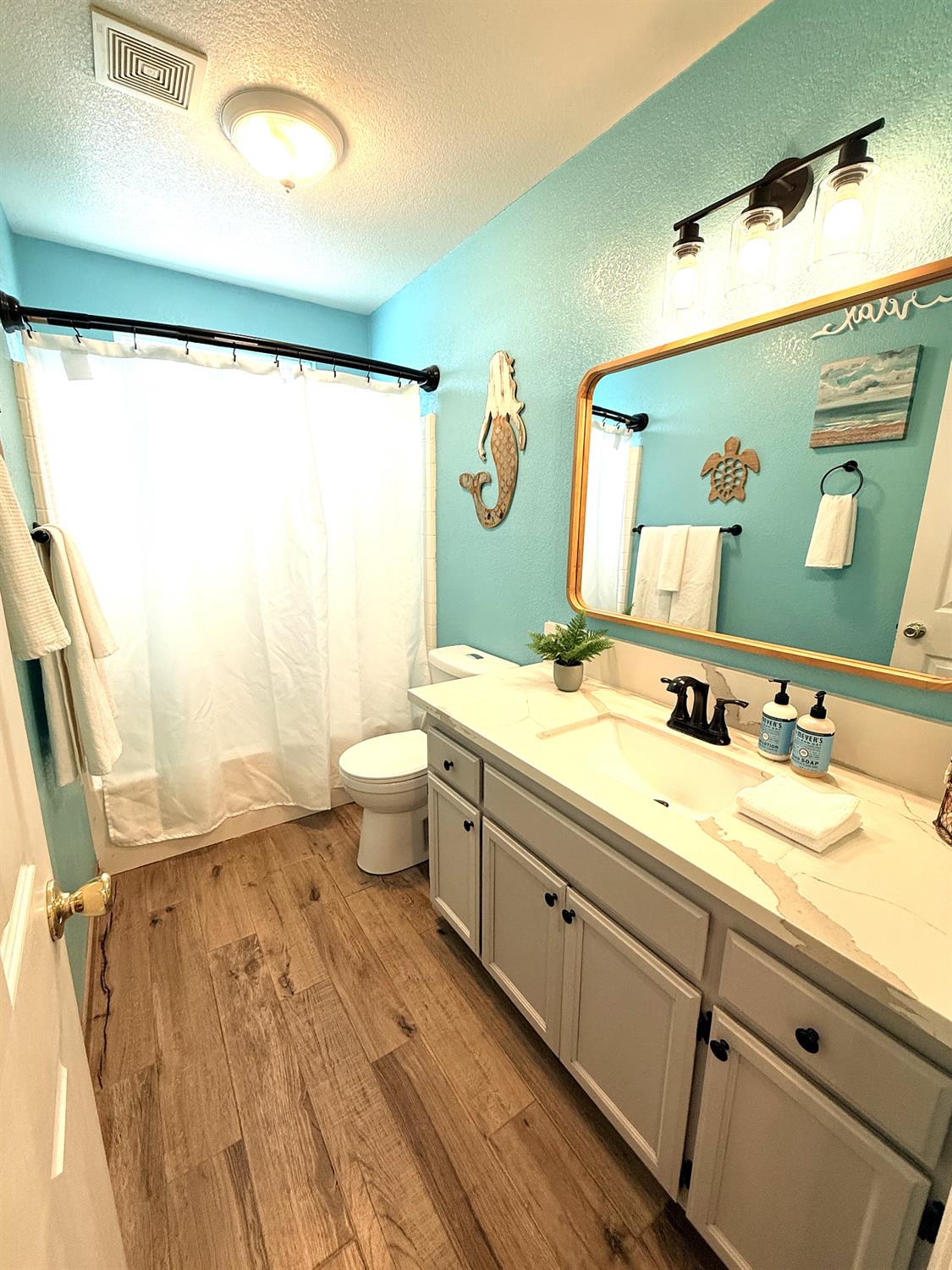 1305 Carmen Ave, Madera, CA 93638