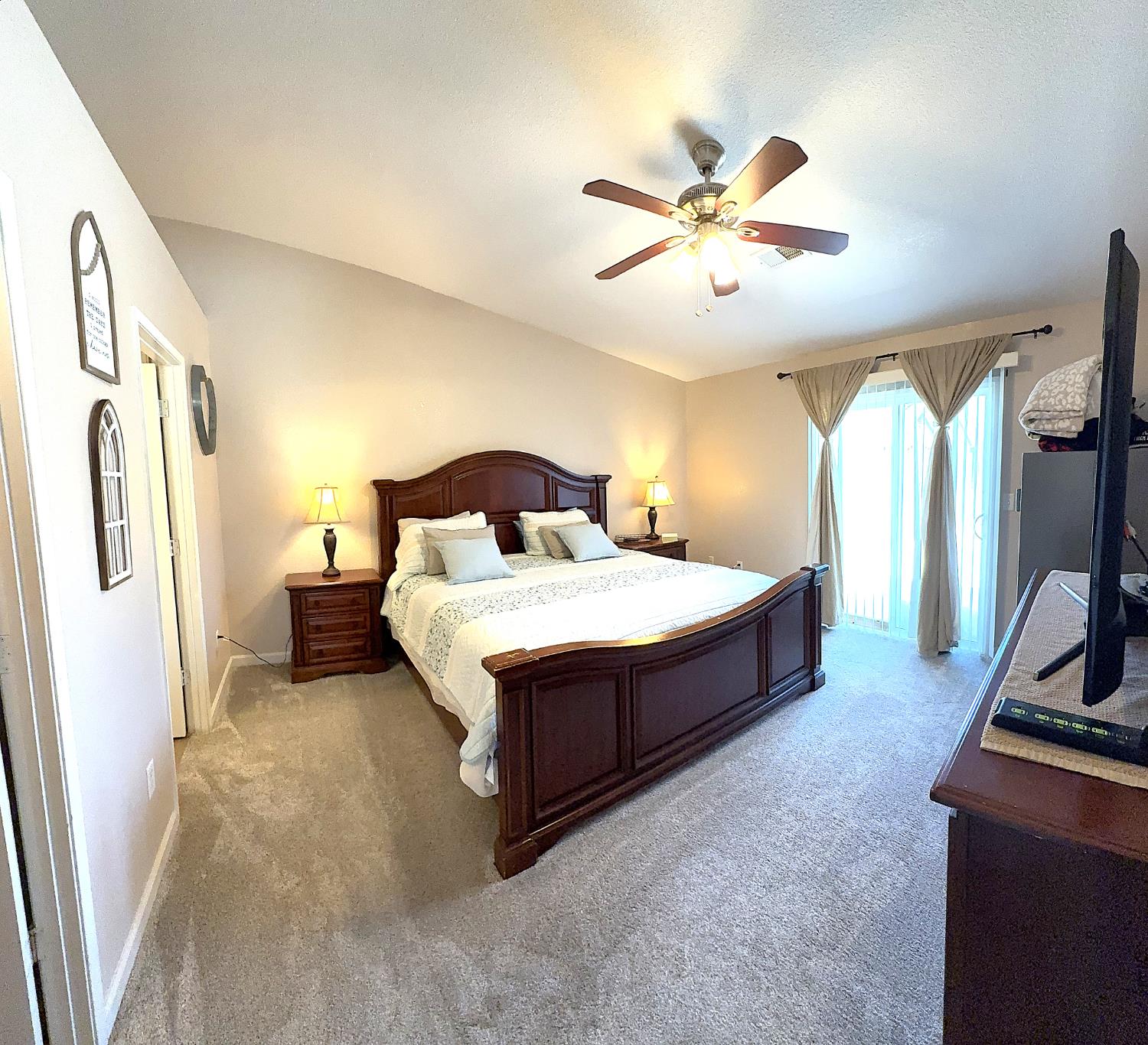 1305 Carmen Ave, Madera, CA 93638