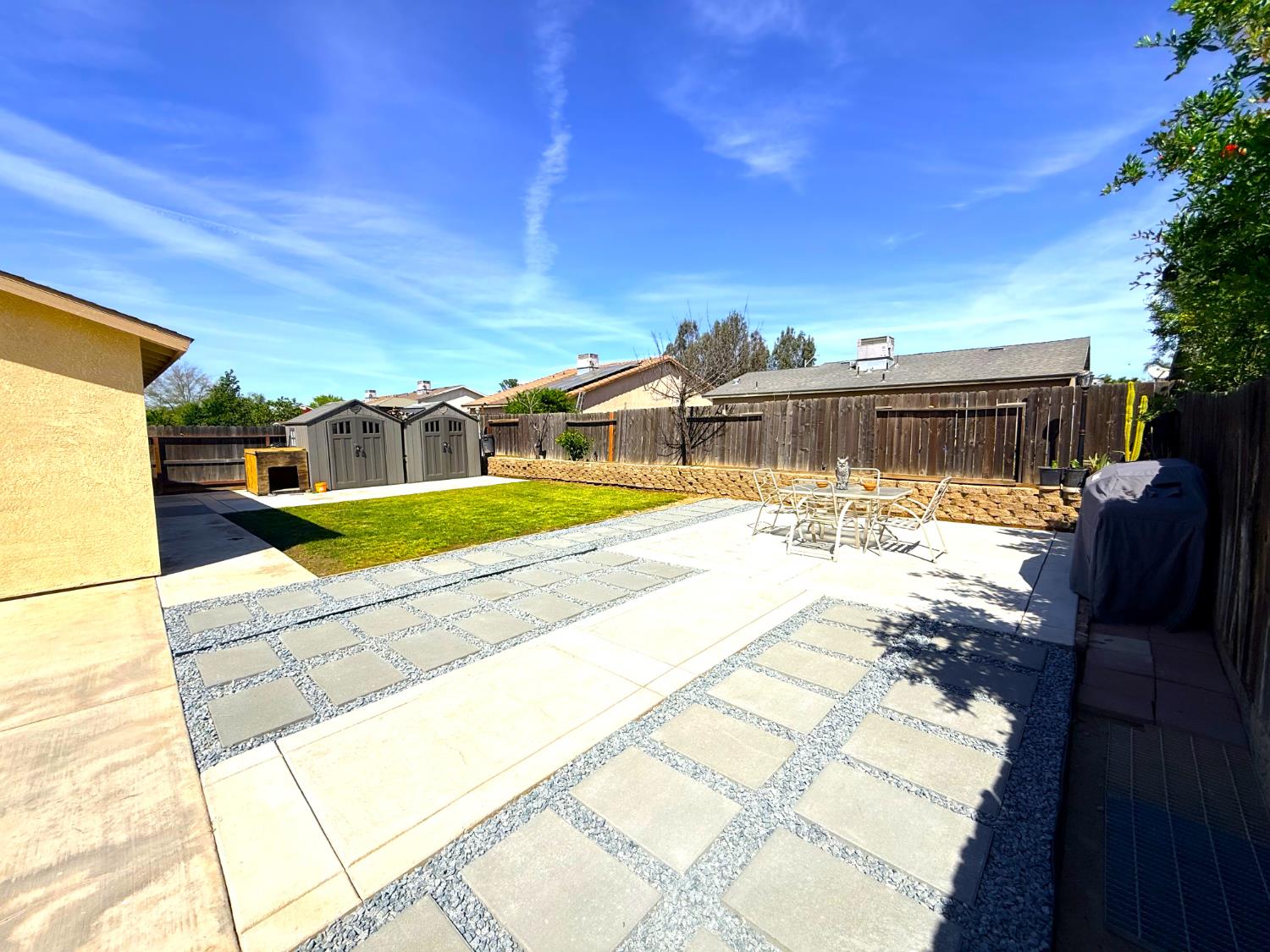 1305 Carmen Ave, Madera, CA 93638