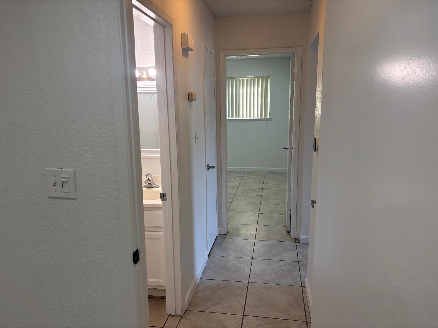 411 W Santa Ana Ave W #1, Clovis, CA 93612