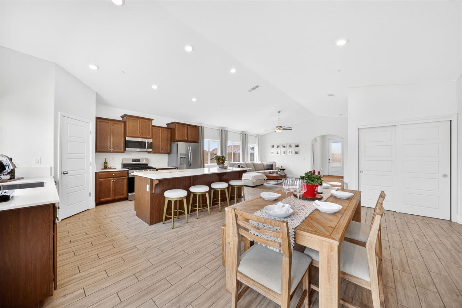 320 N Millard Ave, Fresno, CA 93727