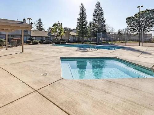 4676 E Alamos Ave #106, Fresno, CA 93726