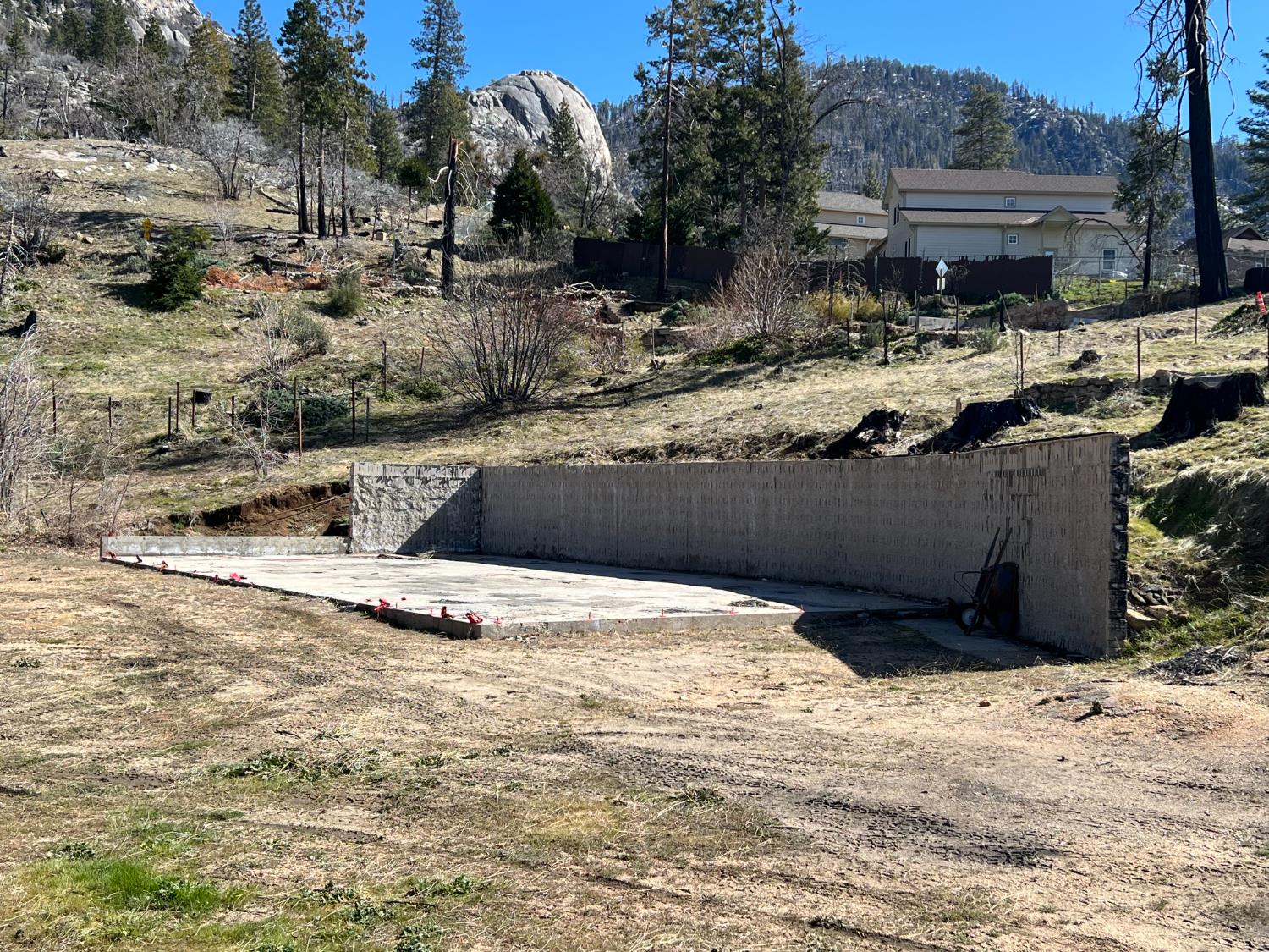 55161 Jungletown Ln, Big Creek, CA 93605