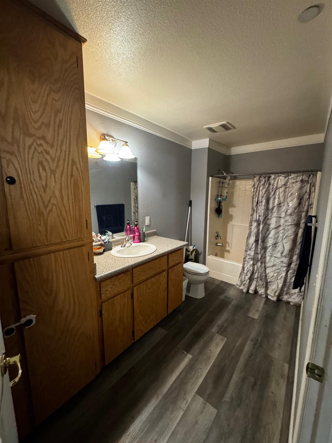 3237 Whittier Ave, Clovis, CA 93611