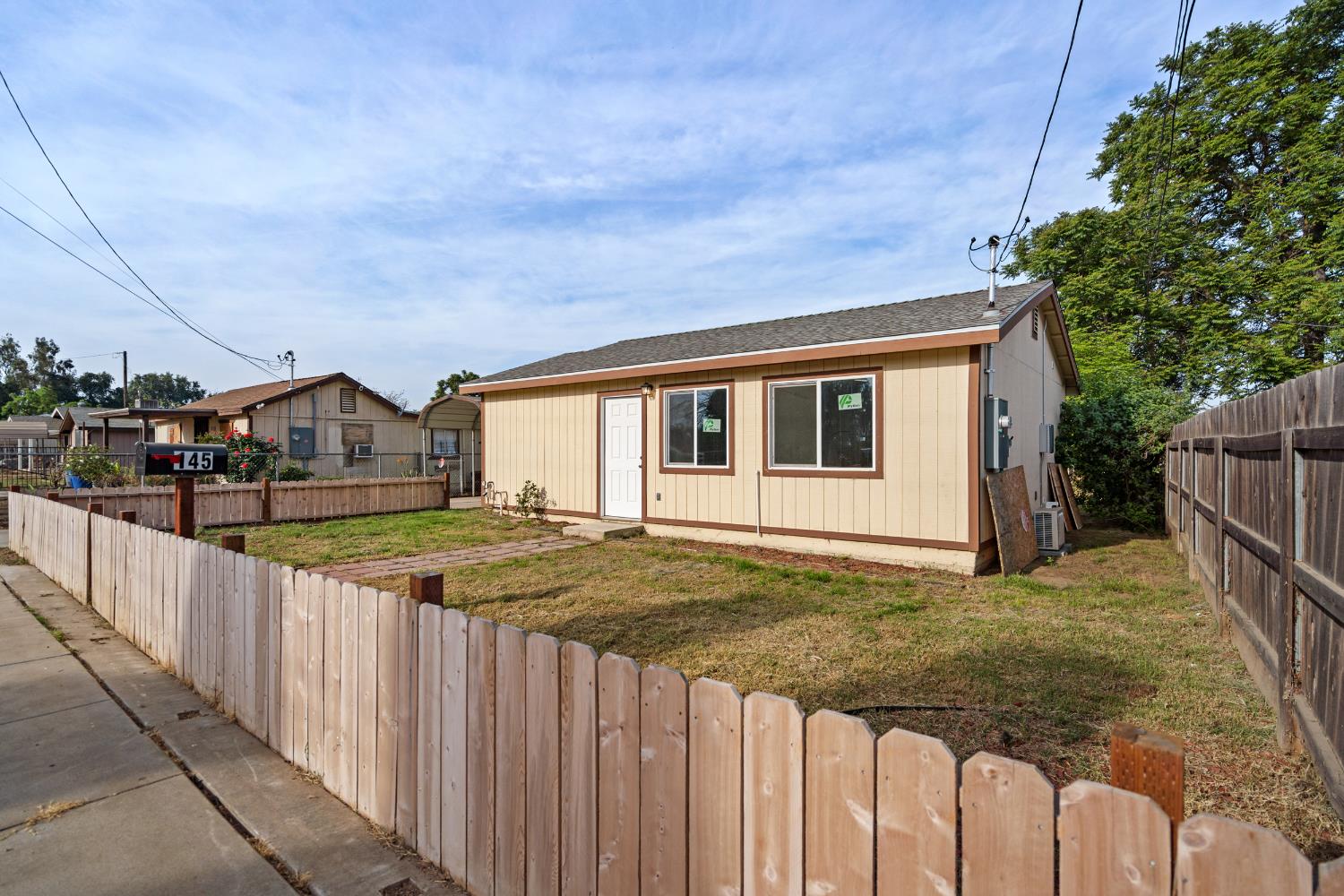 145 S Magnolia, Farmersville, CA 93223