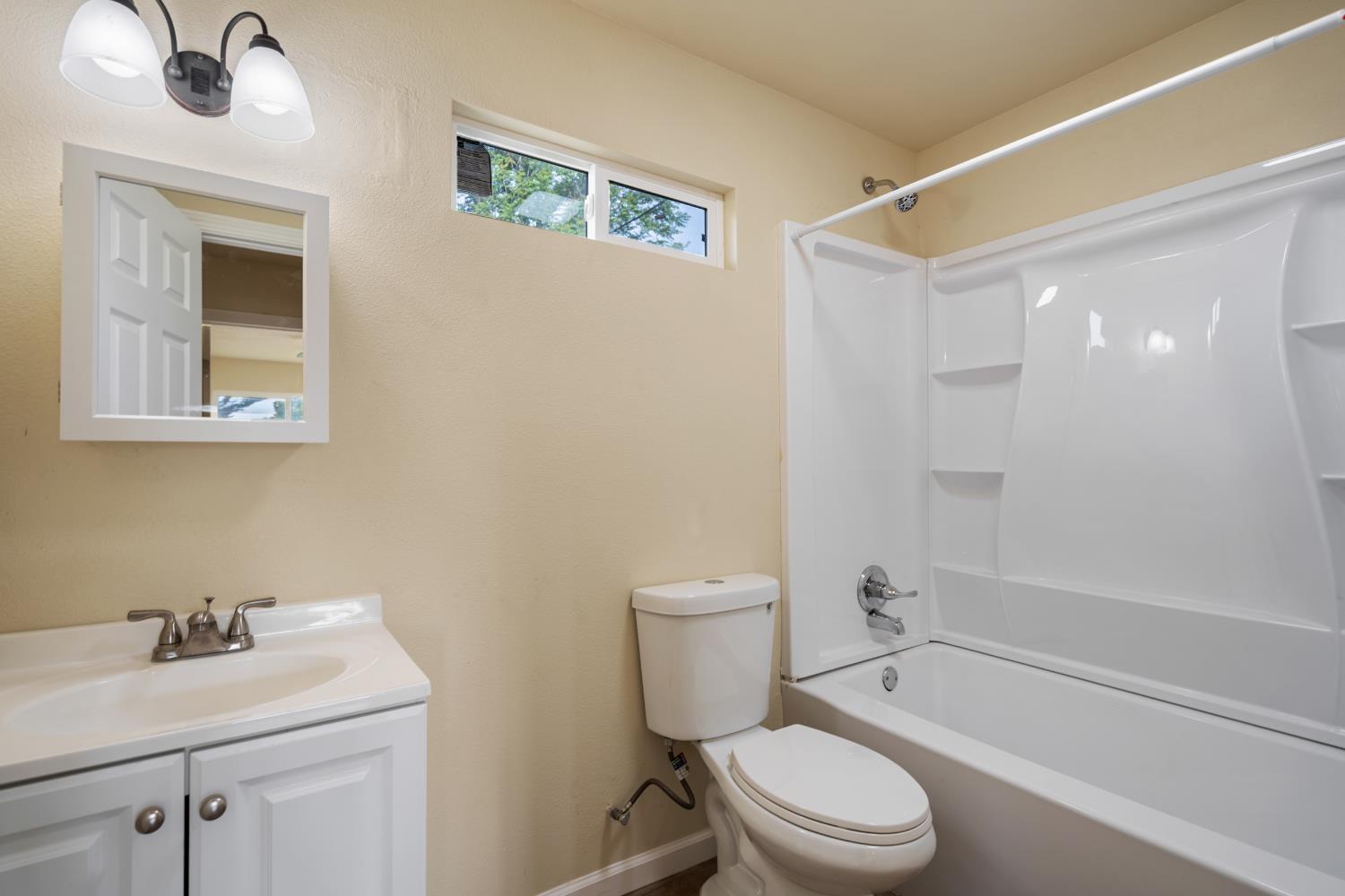 145 S Magnolia, Farmersville, CA 93223