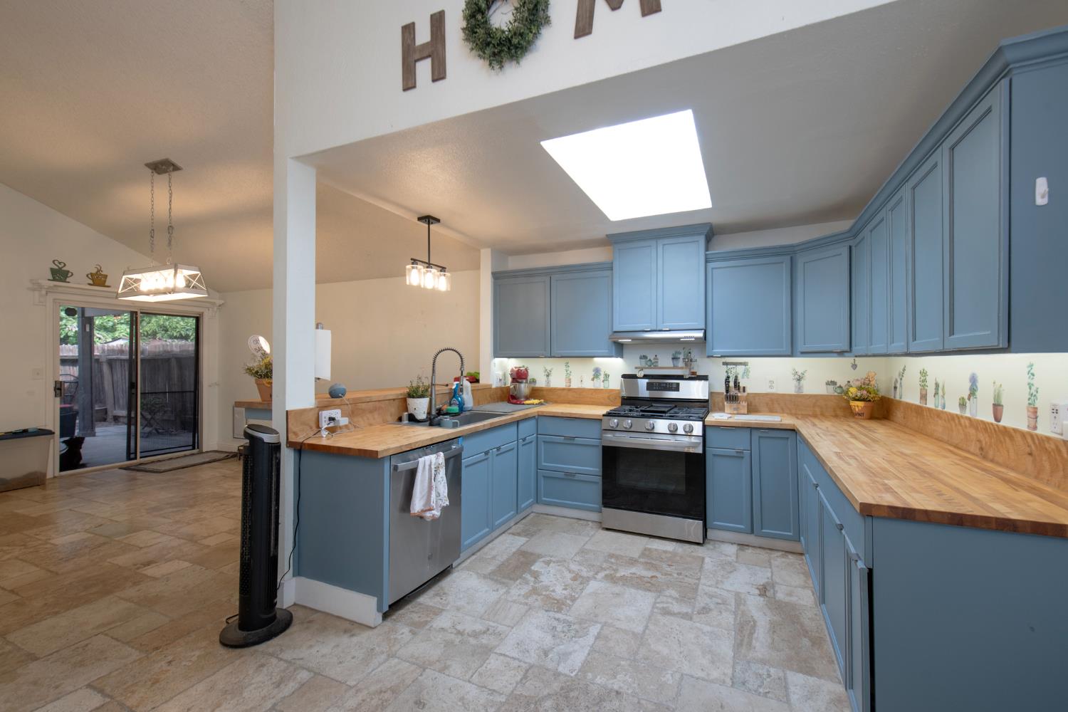 2609 N Hanover Ave, Fresno, CA 93722