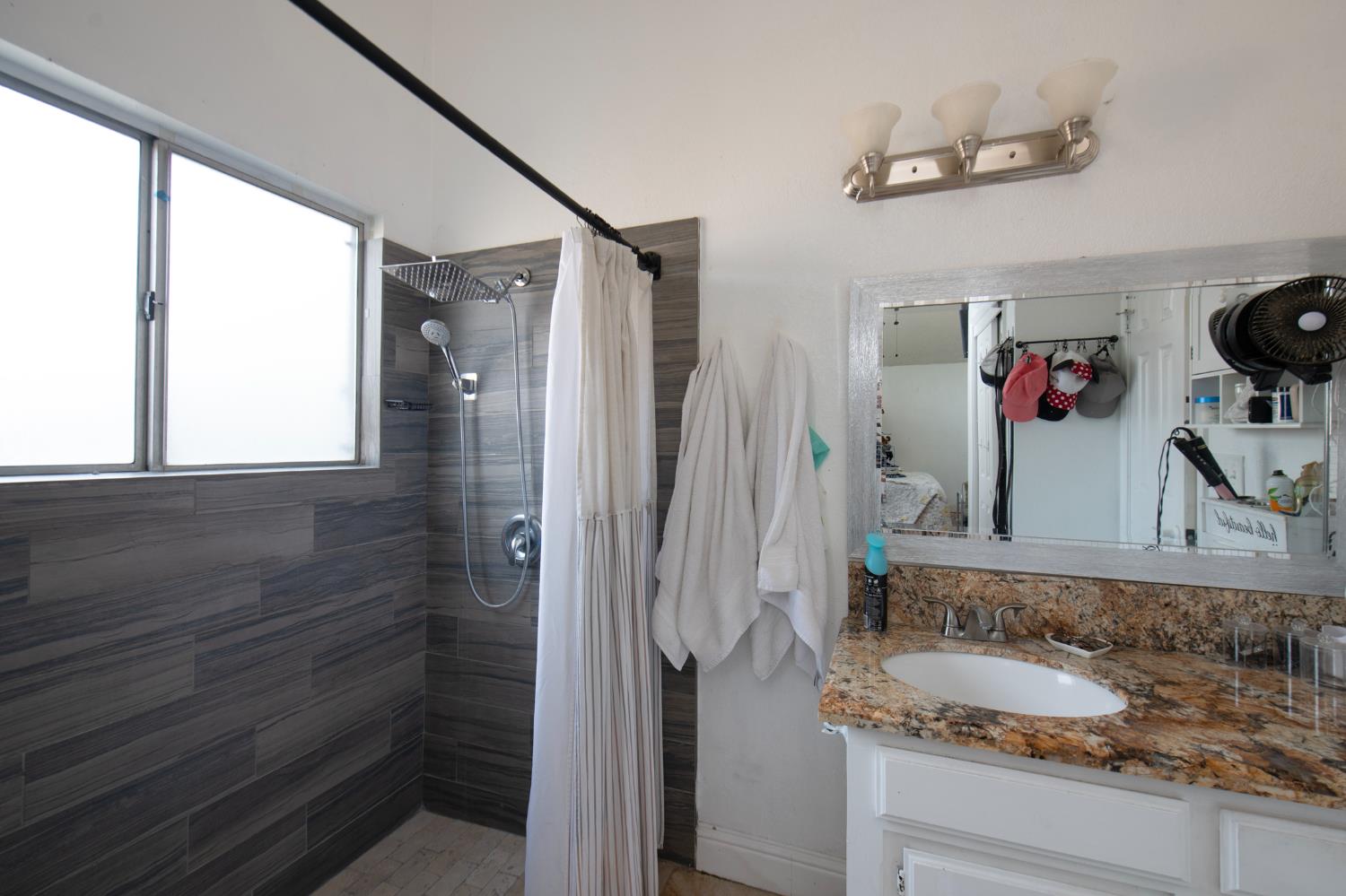 2609 N Hanover Ave, Fresno, CA 93722