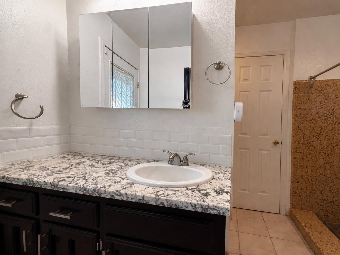 6928 E Lane Ave, Fresno, CA 93727