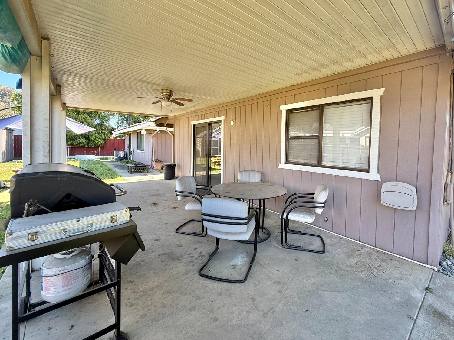 6928 E Lane Ave, Fresno, CA 93727