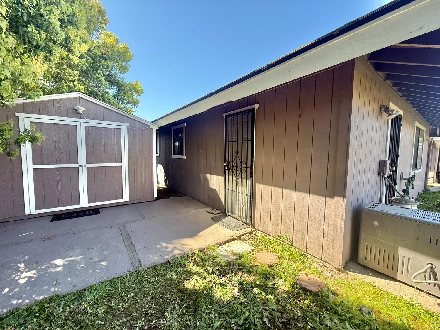 6928 E Lane Ave, Fresno, CA 93727