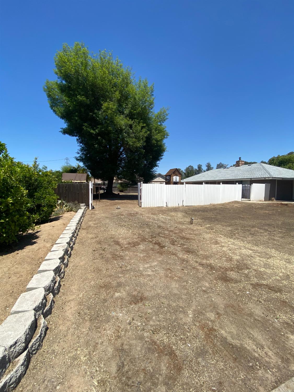 6928 E Lane Ave, Fresno, CA 93727