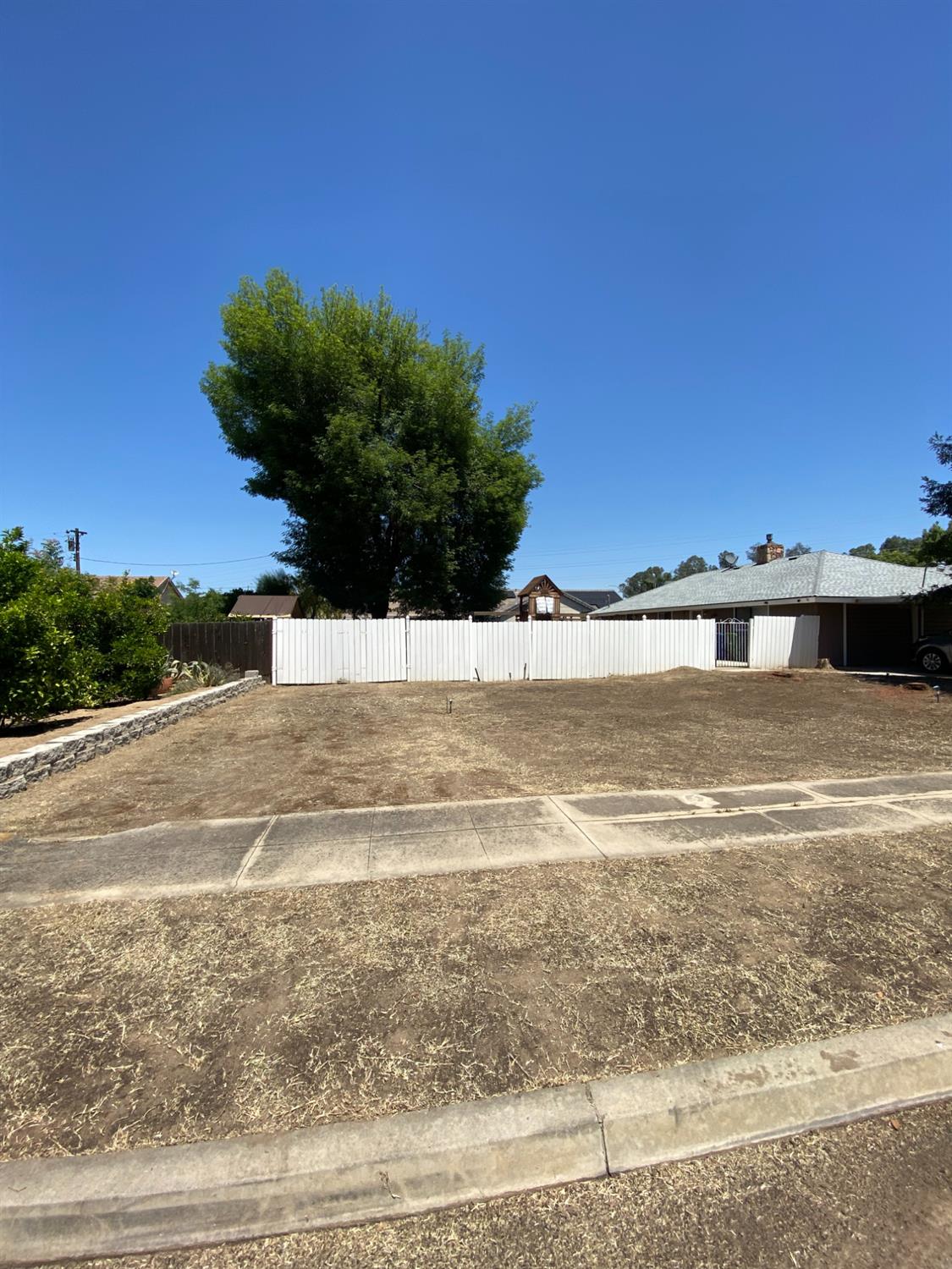 6928 E Lane Ave, Fresno, CA 93727
