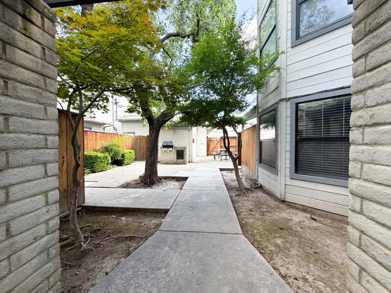 505 S Del Norte Ave, Kerman, CA 93630
