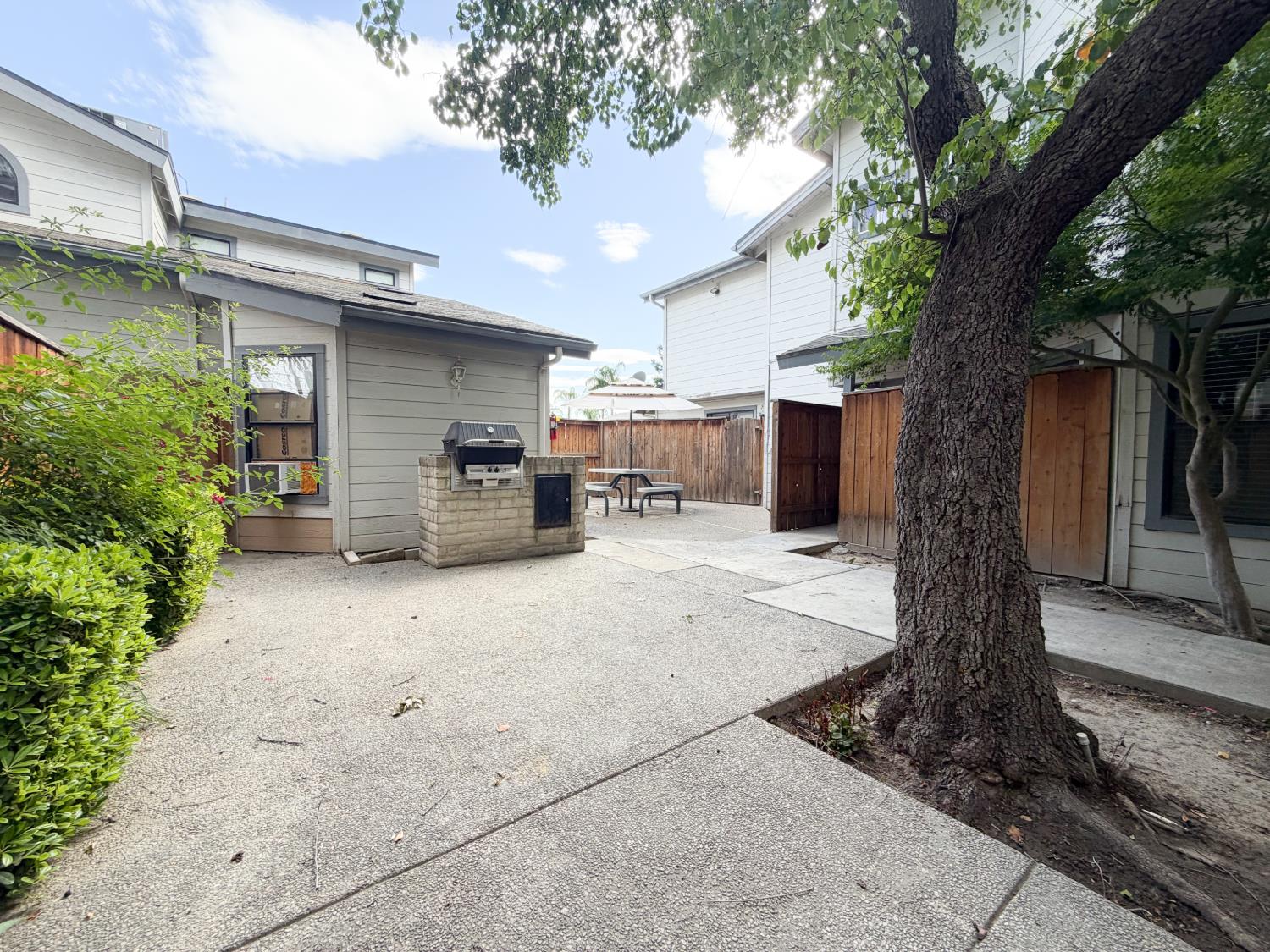 505 S Del Norte Ave, Kerman, CA 93630