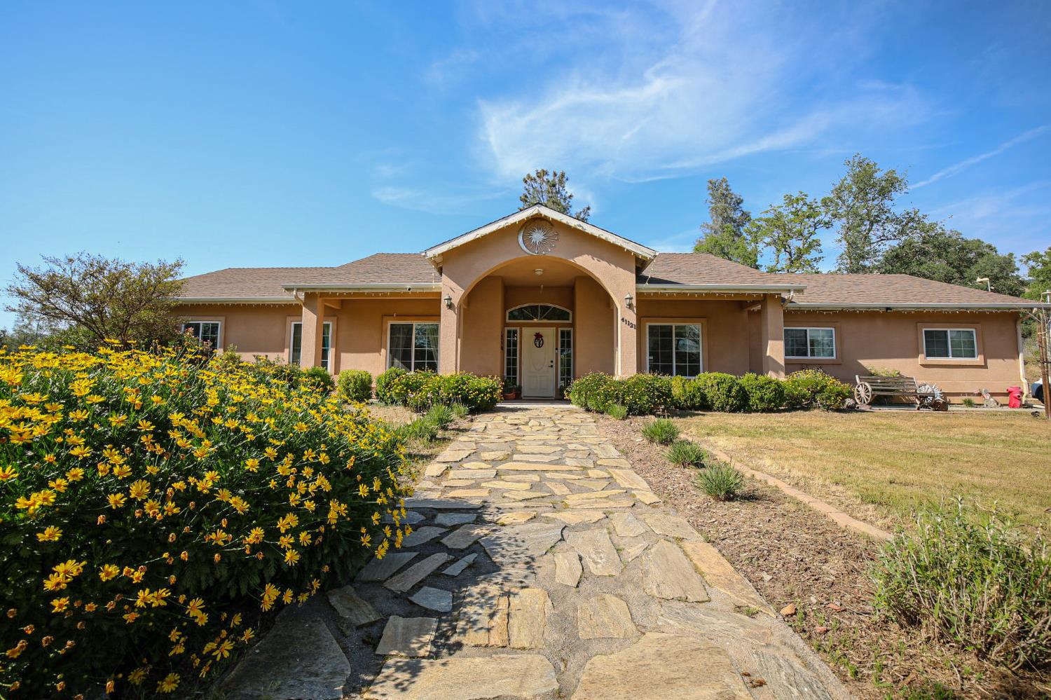 41121 Long Hollow Dr, Coarsegold, CA 93614