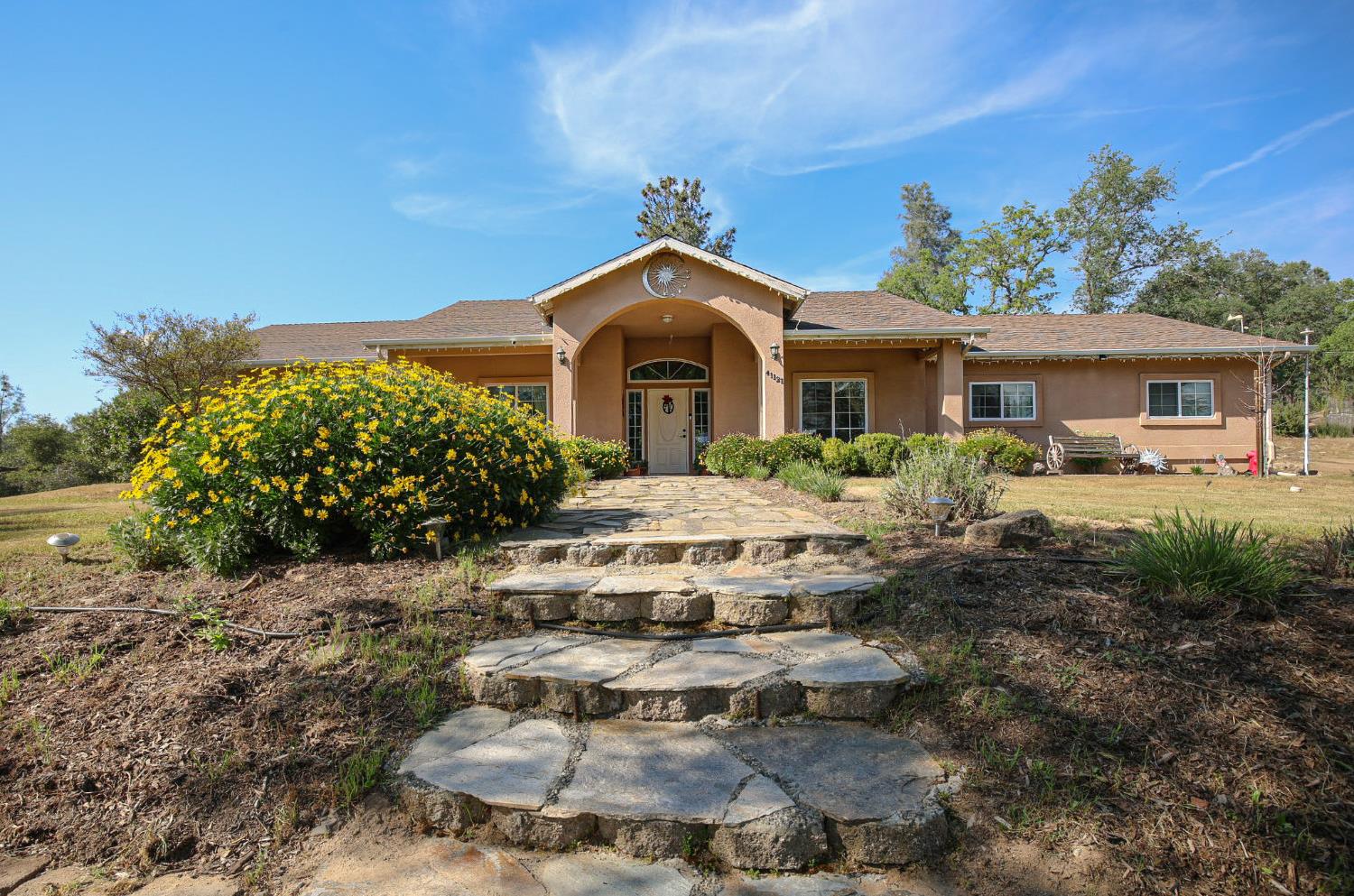 41121 Long Hollow Dr, Coarsegold, CA 93614